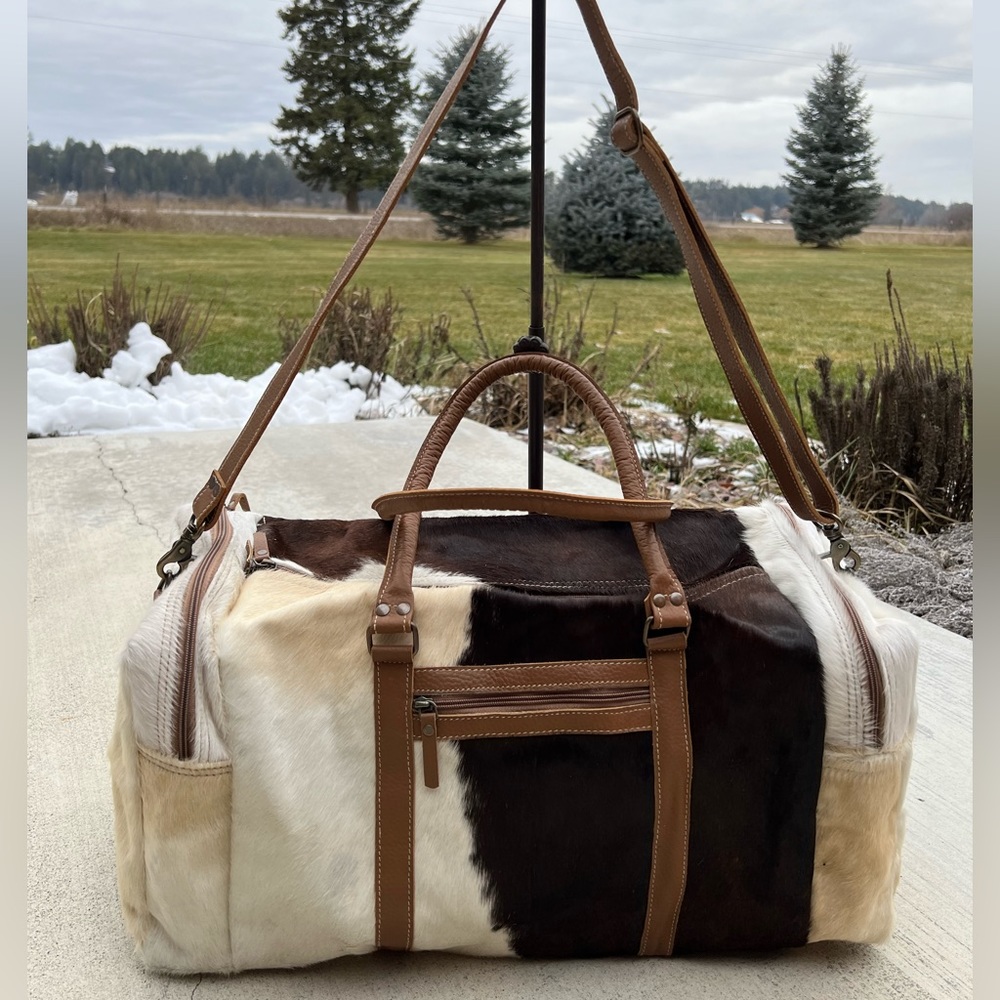 Brown & Cream Cowhide Travel Duffel Bag - Unbranded